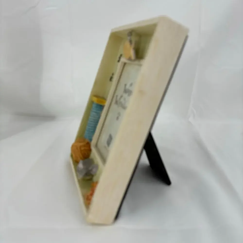 Russ Wags to Whiskers Cat Kitty Shadow Box Picture‎ Frame For 3.5 x 5 Inch Photo